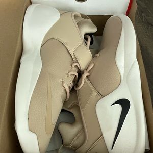 Brand new Kawzi Nike basketball shoes